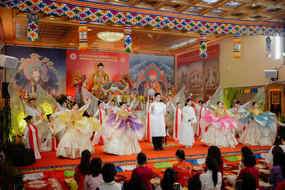 Nhạc phẩm “Phật giáo gắn kết hòa bình thế giới” do các Phật tử chùa Ba Vàng thể hiện đã lan tỏa thông điệp sâu sắc, ngợi ca, tôn vinh đạo Phật - Tôn giáo vì hòa bình.  