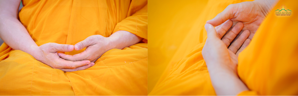 Tư thế tay kiết tường