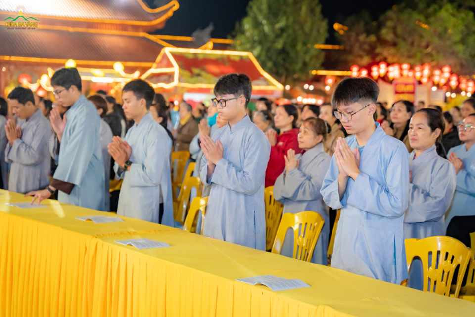 Chúng ta nên tích cực tu tập, sám hối  