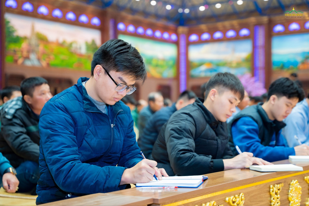 Cần chăm chỉ học và thực hành Pháp để có được lòng tin thanh tịnh nơi Tam Bảo (ảnh minh họa)