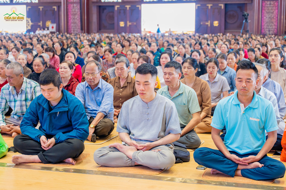 Trong kinh Mi Tiên Vấn Đáp nói về 28 ân đức cao thượng của thiền có ý rằng: Tu tập thiền giúp dứt trừ sự lười biếng, giải đãi, phát sinh tâm tinh tấn