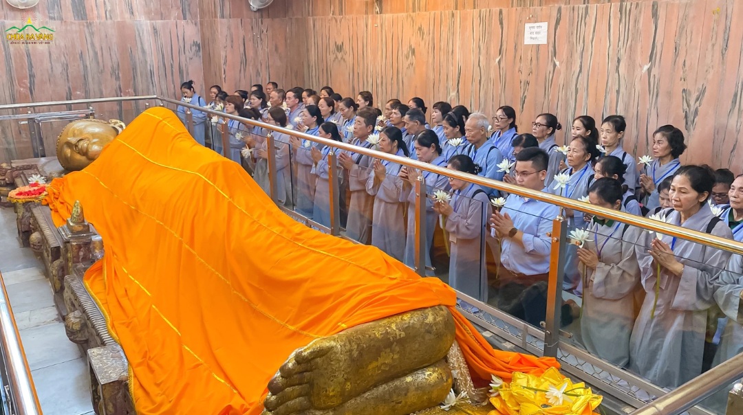 Đối trước tôn tượng Đức Phật nhập diệt, tự tâm mỗi người con Phật cảm nhận được bài học về lẽ vô thường (ảnh minh họa)