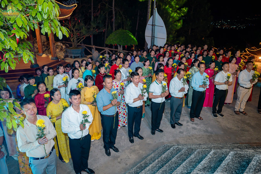 Dẫu Đức Thế Tôn đã vắng bóng trên thế gian, nhưng vì lòng thương tưởng chúng sinh, Ngài đã để lại kim thân Xá lợi kết tinh từ các công đức Ba La Mật và lòng từ bi của Ngài để hàng hậu thế mai sau được đảnh lễ, cúng dường, thừa hưởng phúc báu