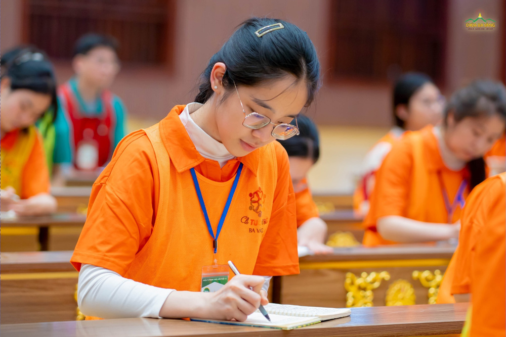 Chăm chỉ nghe Pháp, ghi nhớ lời Phật dạy để thực tập tích lũy văn tài (ảnh minh họa)