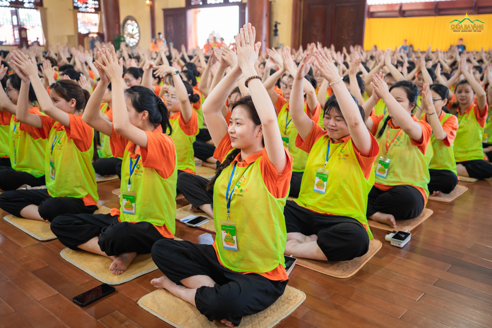 Những giây phút giải lao của các bạn trẻ trong thời khóa giảng Pháp