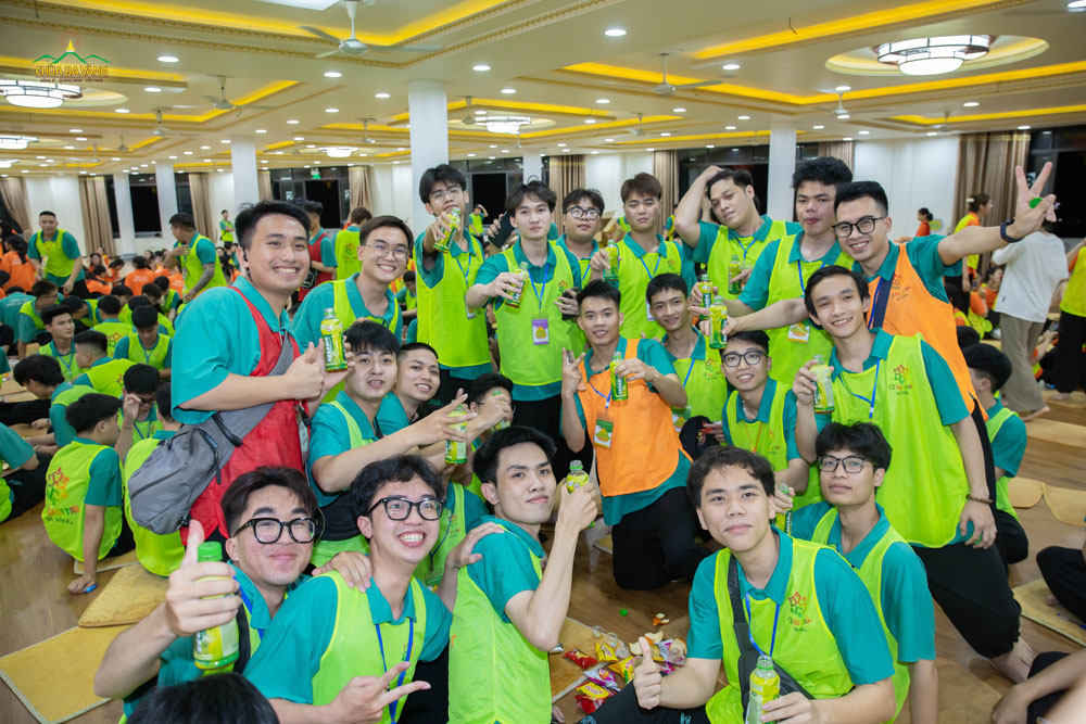 Khóa sinh lớp nào mà trông rạng rỡ thế nhỉ?