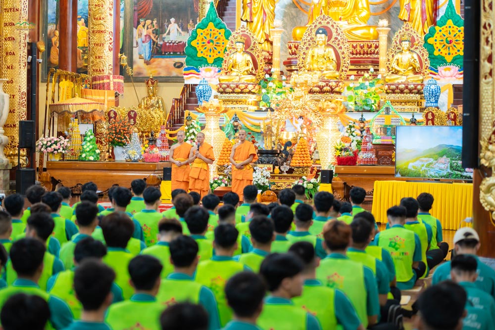 Các bạn cùng lắng nghe chư Tăng chia sẻ sau khi tham gia tụng kinh