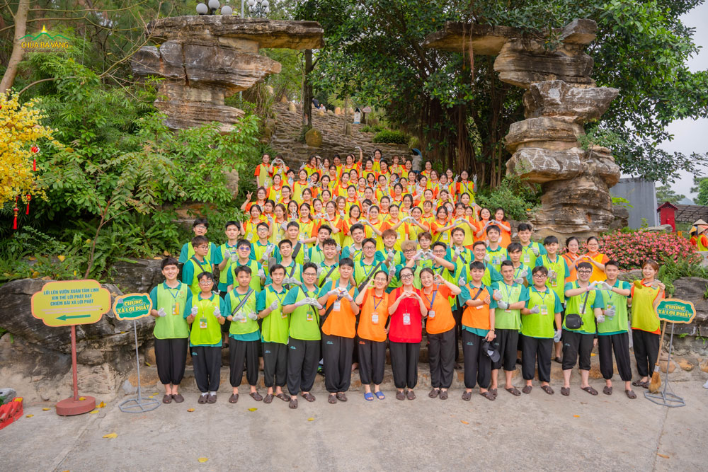 Cùng điểm danh lớp Chúng Xá Lợi Phất về chùa sinh hoạt tháng 4 nha!