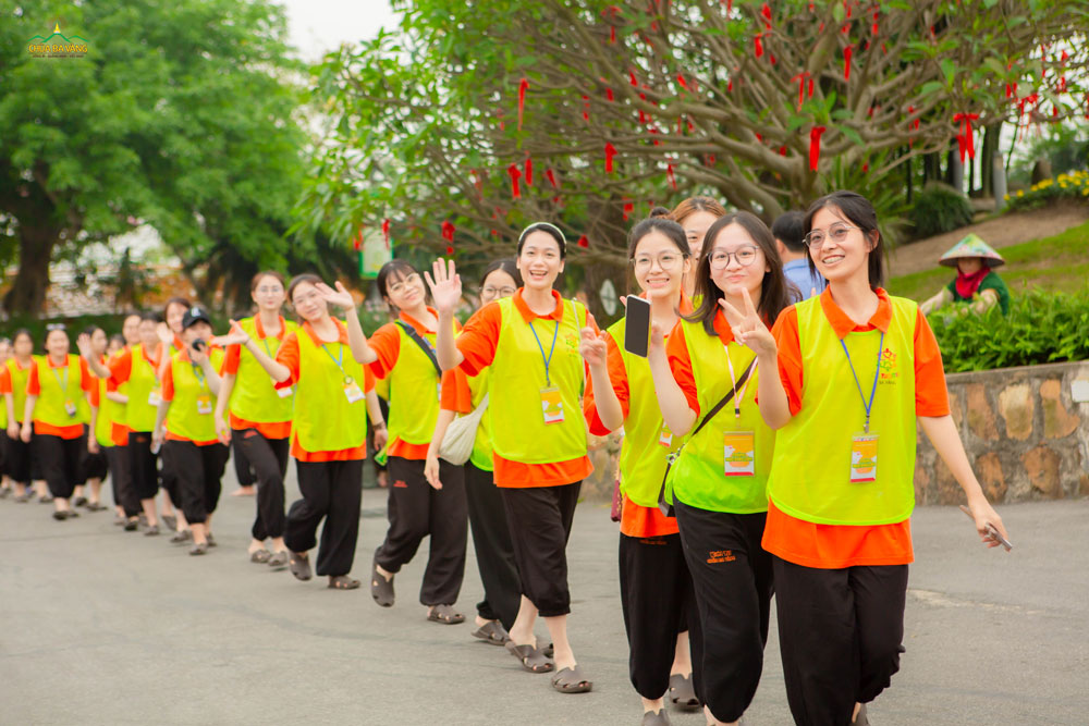 Nụ cười rạng rỡ của các bạn khóa sinh khi được về chùa sinh hoạt