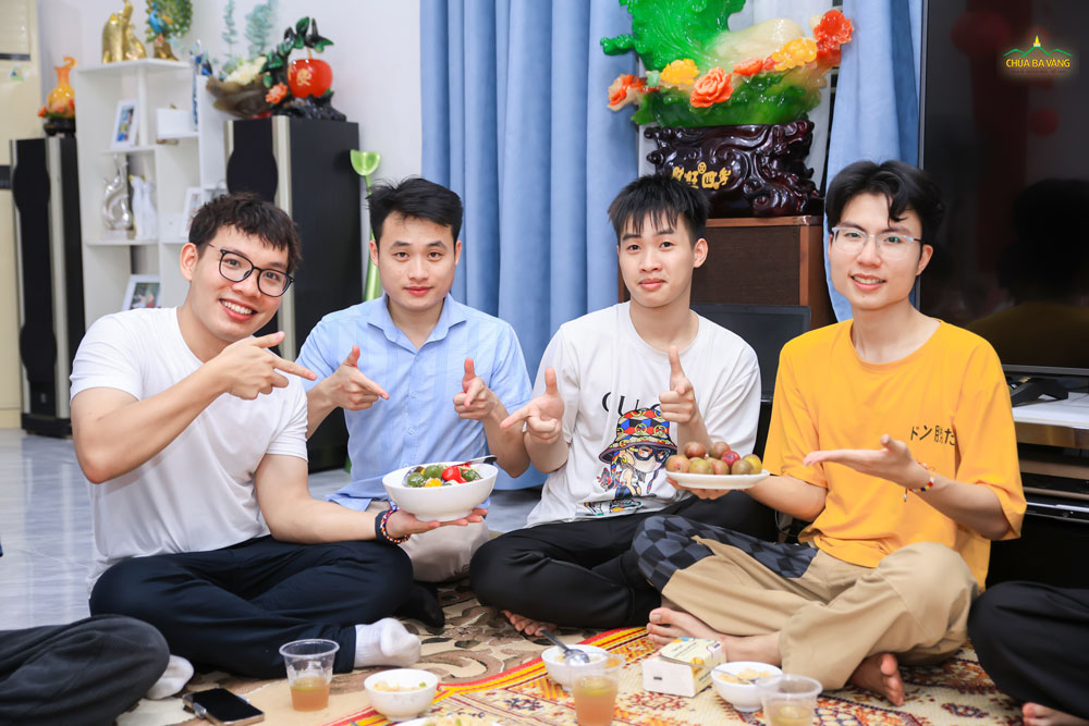 Cùng nhau check-in với thành quả, lưu giữ niềm vui và sự gắn kết.  