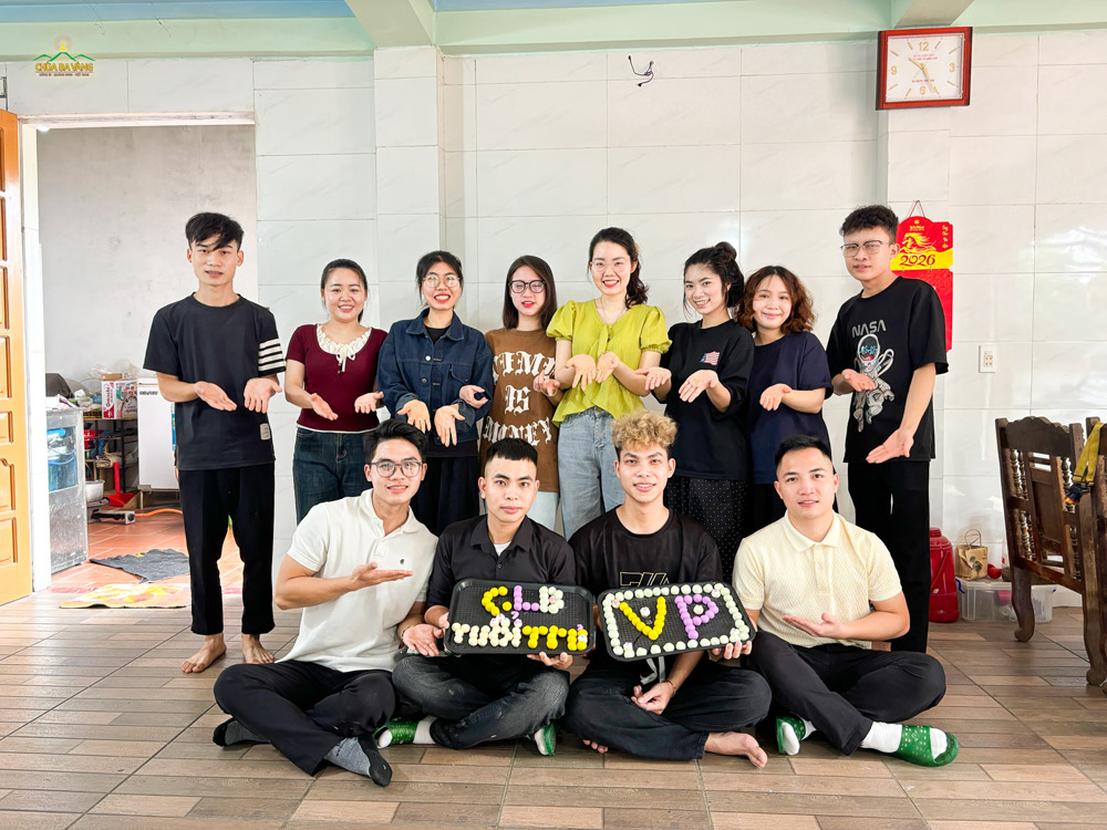 Công đoạn nặn bánh đã xong. Cùng chờ thành quả của chúng mình nhé!  