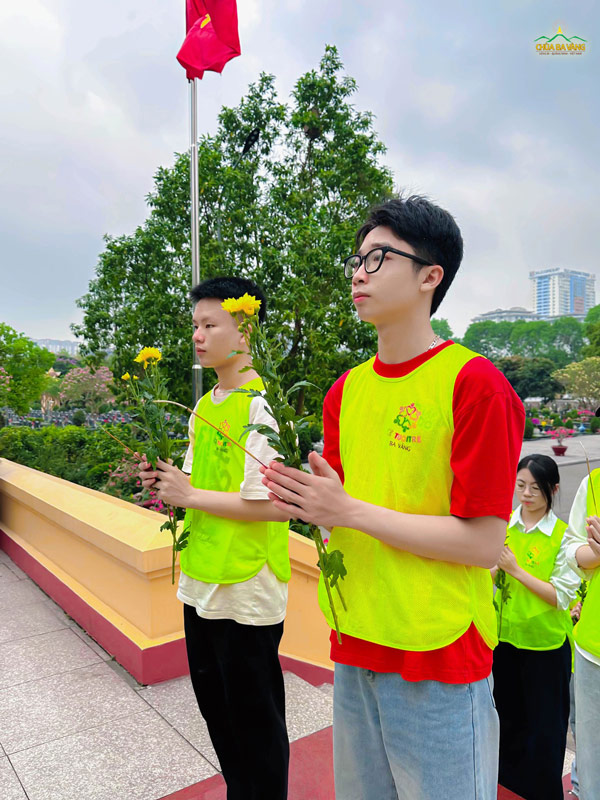 Biết ơn các Anh hùng liệt sĩ - những người đã không tiếc thân mạng xả thân vì nền độc lập của dân tộc