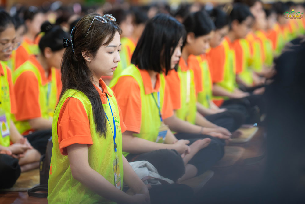 Thiền là khoảng thời gian thư thái, giúp tâm trí được nghỉ ngơi, tư duy sáng suốt và buông bỏ được những lo lắng sau ngày dài làm việc căng thẳng