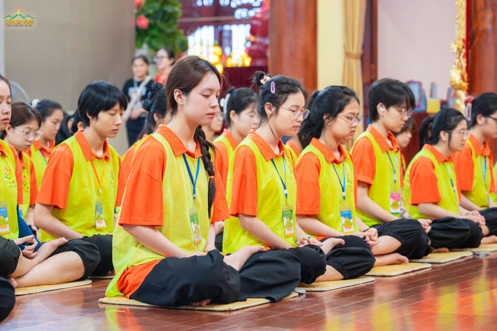 Có bạn nào muốn được thực tập thiền trong không gian an yên này cùng chúng mình không?