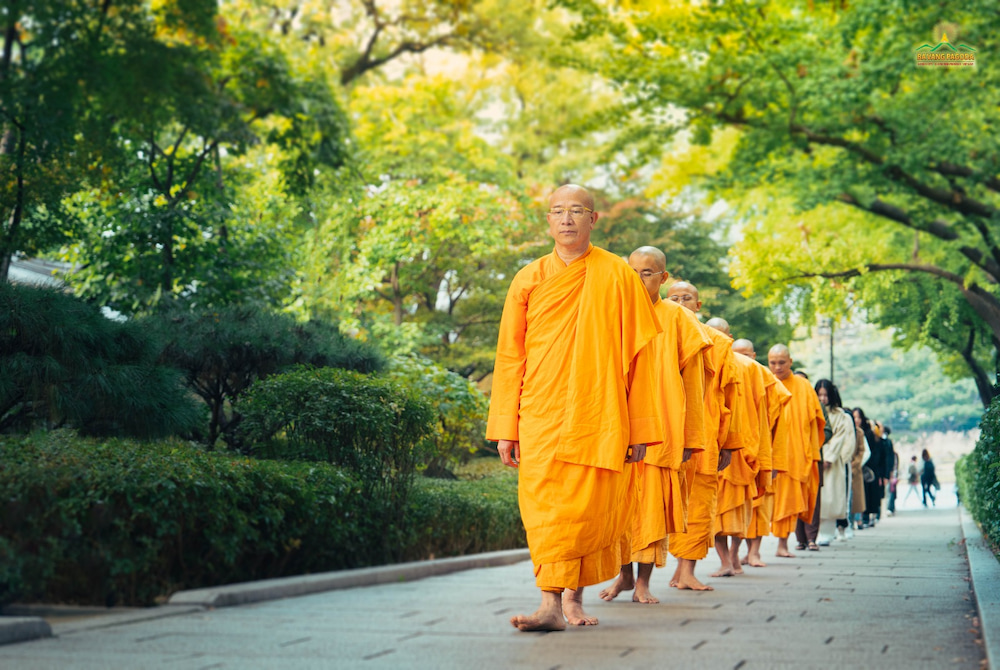 Người tu phải biết điều phục và canh chừng tâm ý 