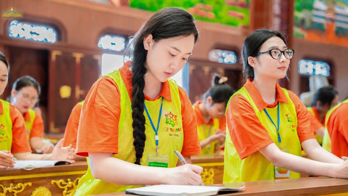 Nghe Pháp giúp tiếp thu, chắt lọc và thẩm thấu được những lời dạy trong kinh (ảnh minh họa)