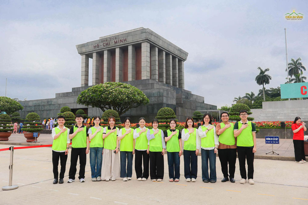 Chúng mình đã có mặt tại Quảng trường Ba Đình để tham quan quần thể Lăng Bác