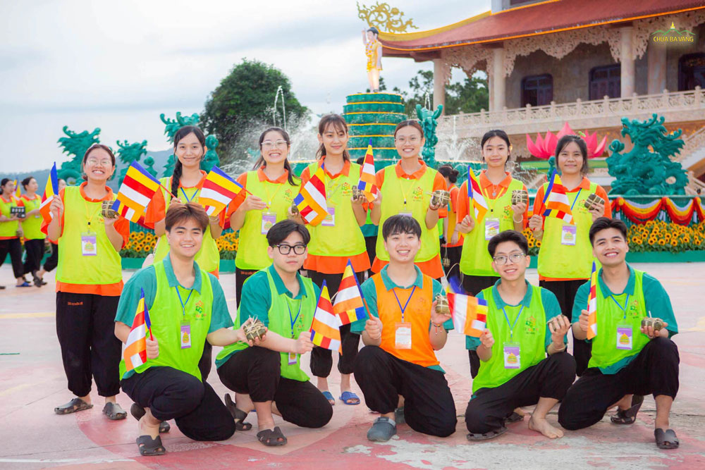 Cùng lưu lại khoảnh khắc ý nghĩa này bên những người bạn đồng tu