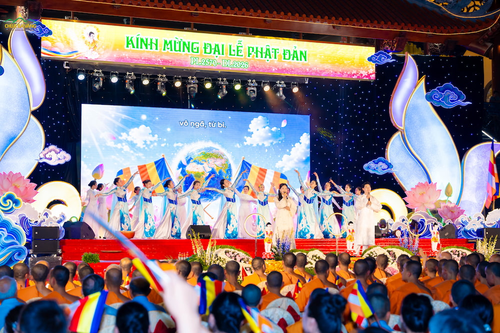 Qua sự dàn dựng công phu, tiết mục “Phật giáo gắn kết hòa bình thế giới” đã khắc họa thành công sứ mệnh thiêng liêng của đạo Phật trong việc kiến tạo một thế giới an bình, hòa hợp
