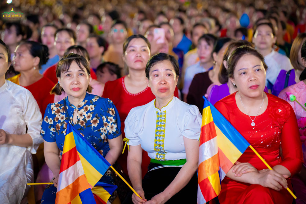 Phật tử xúc động khi xem hoạt cảnh Đức Phật nhập Niết bàn