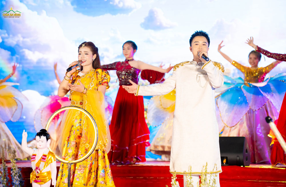 Những lời ca tiếng hát là đóa hoa tâm thành kính của những người con Phật dâng lên cúng dường sự đản sinh cao quý của Đức Thế Tôn