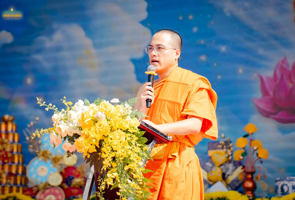 Cũng trong khuôn khổ buổi lễ, Đại Đức Thích Trúc Quang Hưng tuyên đọc diễn văn Phật đản PL.2570 - DL.2026 của Hòa thượng Chủ tịch Hội đồng trị sự Trung ương GHPGVN
