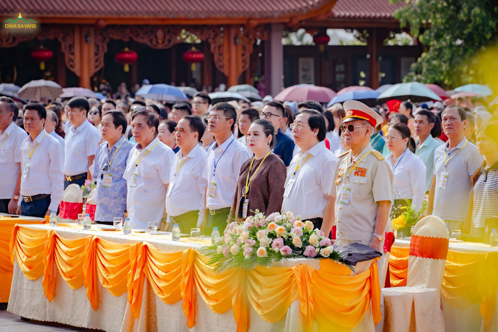 Quý vị đại biểu tham dự Đại lễ Phật đản chùa Ba Vàng 2026.