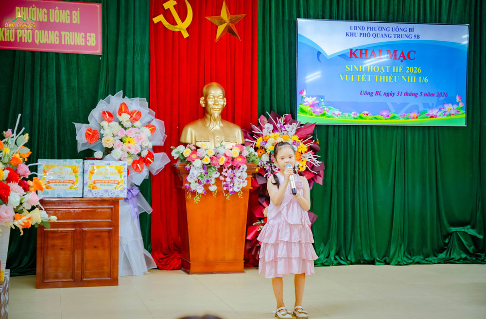 Em bé ca hát mừng ngày Tết thiếu nhi