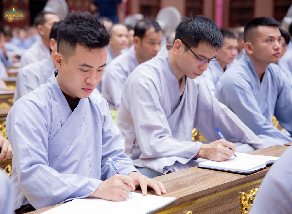 Thường xuyên học hỏi giáo Pháp từ bậc trí giúp ta nắm bắt và vận dụng các quy luật cuộc sống (ảnh minh họa)