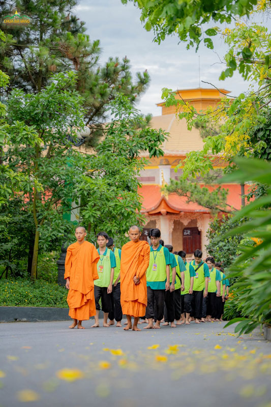 An yên phút giây hành thiền tại chốn già lam thanh tịnh!