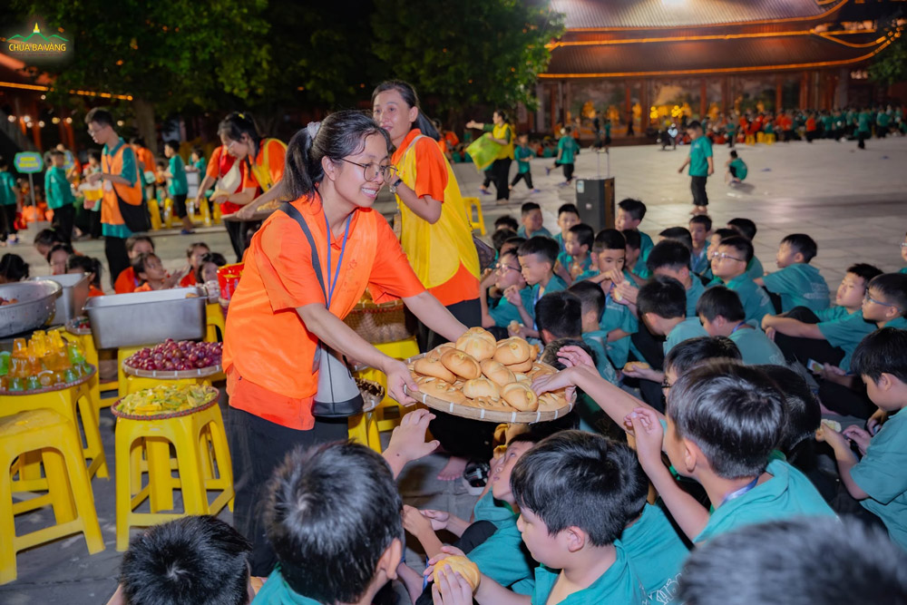 Cùng thưởng thức những món bánh thơm ngon trong chợ quê nào!