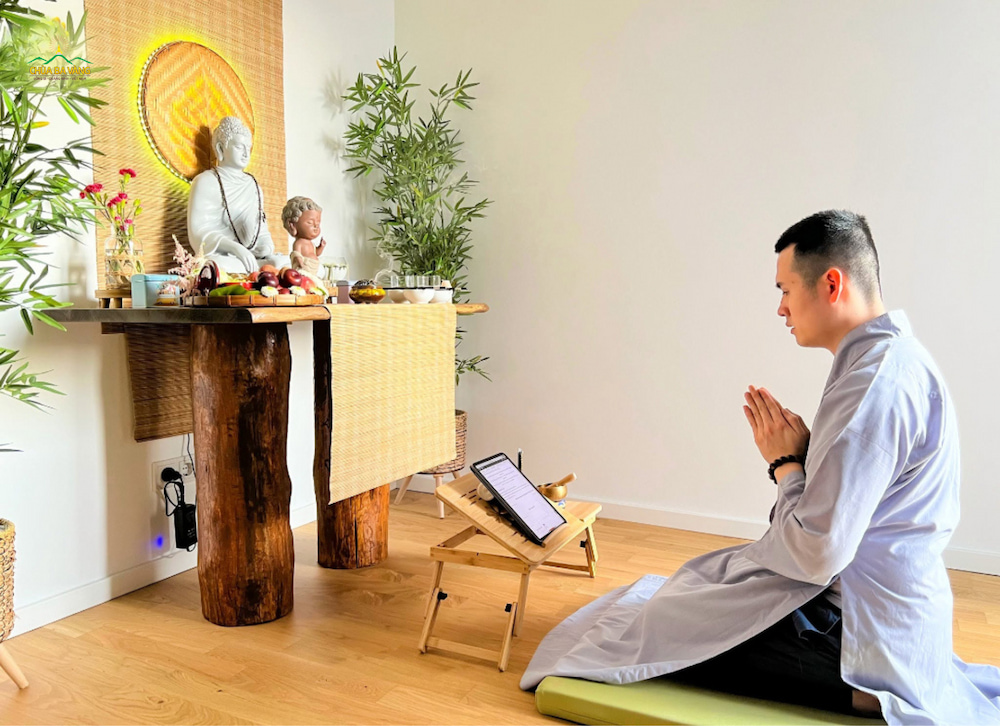 Khi cúng lễ cần hướng tâm biết ơn tổ tiên, cha mẹ đã sinh thành dưỡng dục chúng ta (ảnh minh họa)