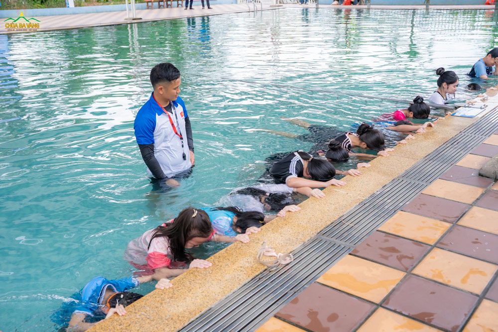 Lớp dạy bơi miễn phí góp phần nâng cao kỹ năng phòng, chống đuối nước cho trẻ em trong dịp hè, giúp các em có thêm kiến thức và kỹ năng để bảo vệ bản thân