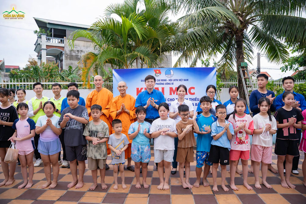 Chiều ngày 26/6/2026, Đoàn Thanh niên phường Uông Bí phối hợp với Phòng Văn hóa - Xã hội phường tổ chức khai mạc lớp dạy bơi miễn phí dành cho 30 thanh thiếu nhi có hoàn cảnh đặc biệt trên địa bàn