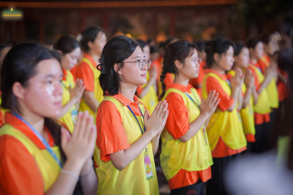 Thời khóa lễ Phật giúp các khóa sinh vun bồi lòng biết ơn, hiếu kính và lý tưởng sống có trách nhiệm với bản thân, gia đình và xã hội