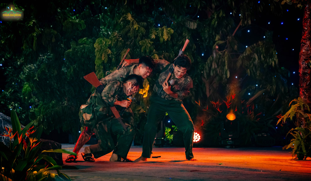 Vở hoạt kịch đã tái hiện câu chuyện về ba chiến sĩ thuộc Tiểu đội 1, Trung đội Ký Con - 11. Sau khi hoàn thành nhiệm vụ, trong tình trạng bị thương và đói khát, các anh đã chọn cánh rừng nguyên sinh ở thượng nguồn sông Đồng Nai làm nơi yên nghỉ cuối cùng. Trước khi hy sinh, các anh để lại một bức thư gửi tới những người còn sống – lời nhắn gửi thiêng liêng còn mãi với thời gian.