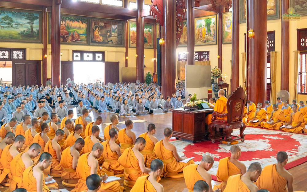 Chúng ta phải thường nghe học Pháp để khai mở chính kiến (ảnh minh họa)