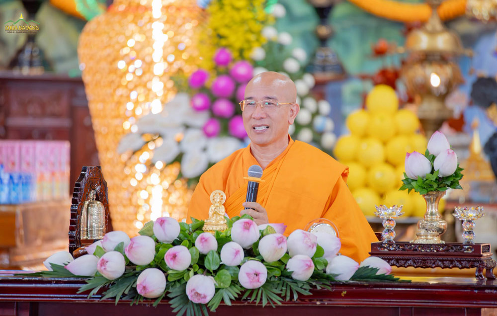 Sư Phụ giảng về ý nghĩa, công đức của việc phát Bồ đề tâm và cách thực hành cho chư Tăng và các quý Phật tử, Nhân dân