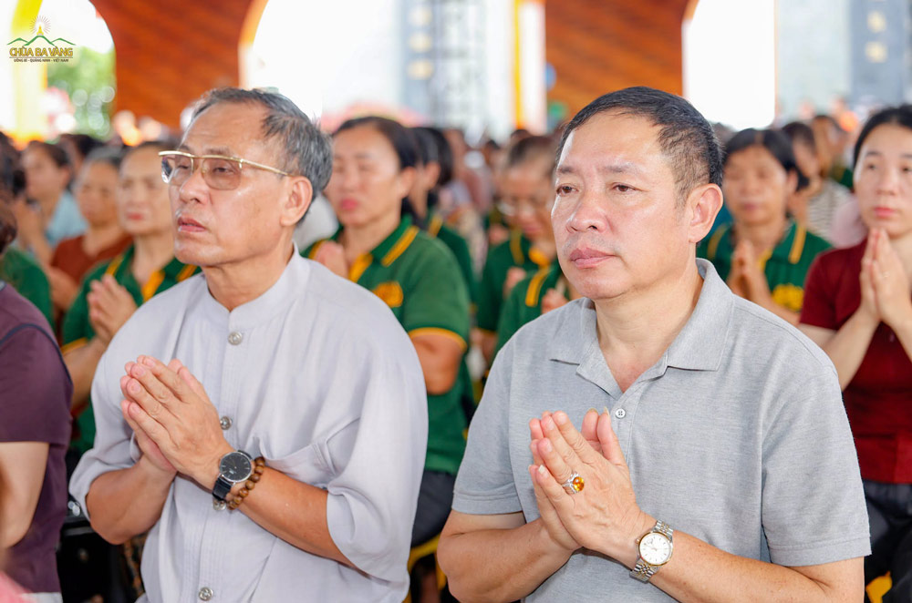 Khi dũng mãnh phát tâm chân thật thì sẽ được chư Bồ tát, Thánh Tăng cùng các vị Hộ Pháp, các vị có oai lực trong cõi tâm linh bảo vệ và ủng hộ
