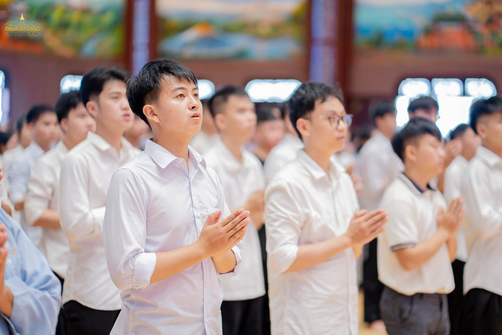 Phước báu của việc phát tâm Bồ đề là vô cùng to lớn. Vậy nên, khi được làm người, được biết đến chính Pháp, hãy dũng mãnh phát tâm Bồ đề và thực hành công hạnh Bồ đề để được quả ngọt trong nhiều kiếp vị lai