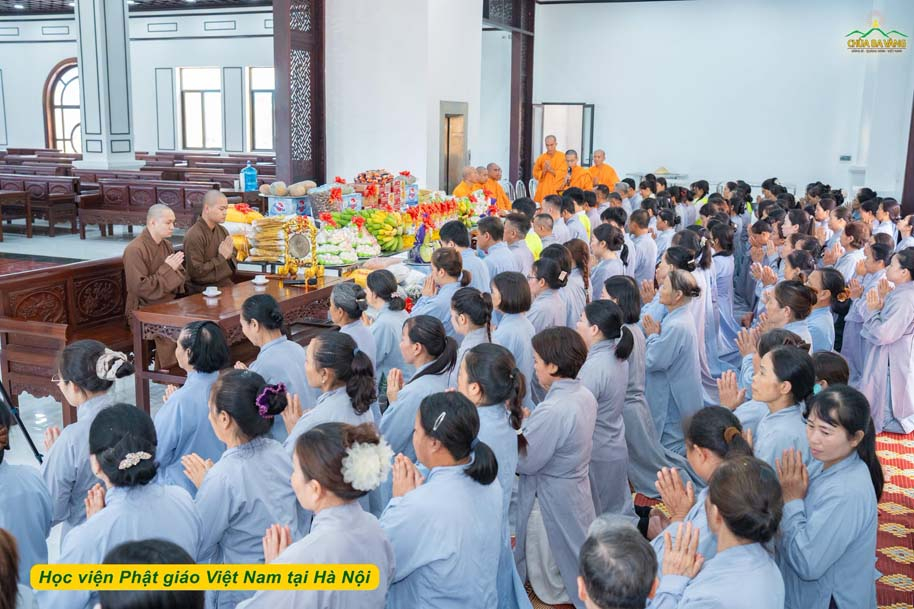 Chùa Ba Vàng thành kính cúng dường trường hạ tại Học viện Phật giáo Việt Nam (Hà Nội)