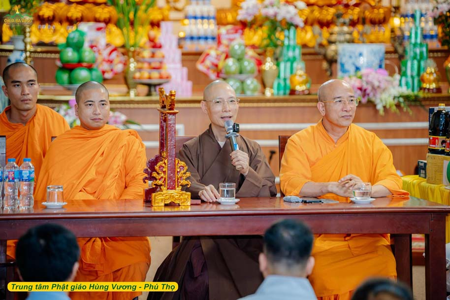 Thầy Thích Đạo Ngộ - Phó Trưởng Ban kiêm Chánh Thư ký Ban Trị Sự GHPGVN tỉnh Phú Thọ có lời chỉ dạy, sách tấn các Phật tử