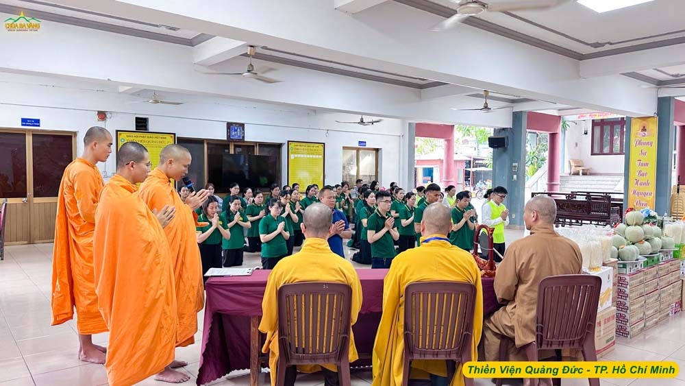 Chư Tăng, Phật tử thành kính dâng lời tác bạch cúng dường chư Tôn đức nhân mùa an cư kiết hạ