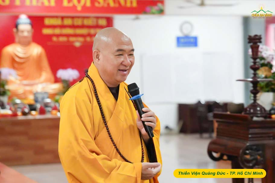 Thượng tọa Thích Phước Nguyên - Phó Tổng Thư ký Hội đồng Trị sự kiêm Chánh Văn phòng II Trung ương Giáo hội Phật giáo Việt Nam ban đạo từ