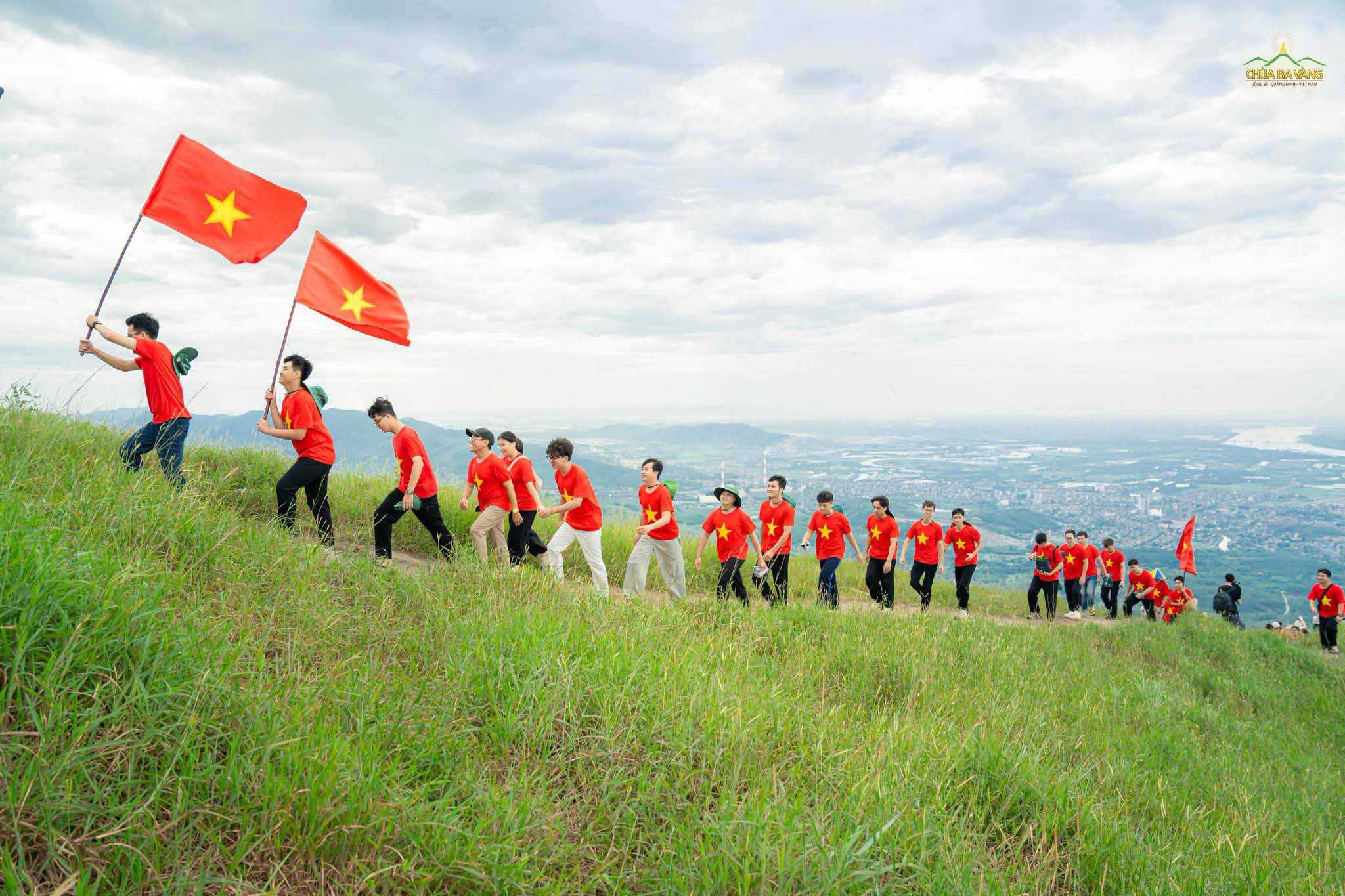 Cố lên, sắp tới đỉnh núi rồi!