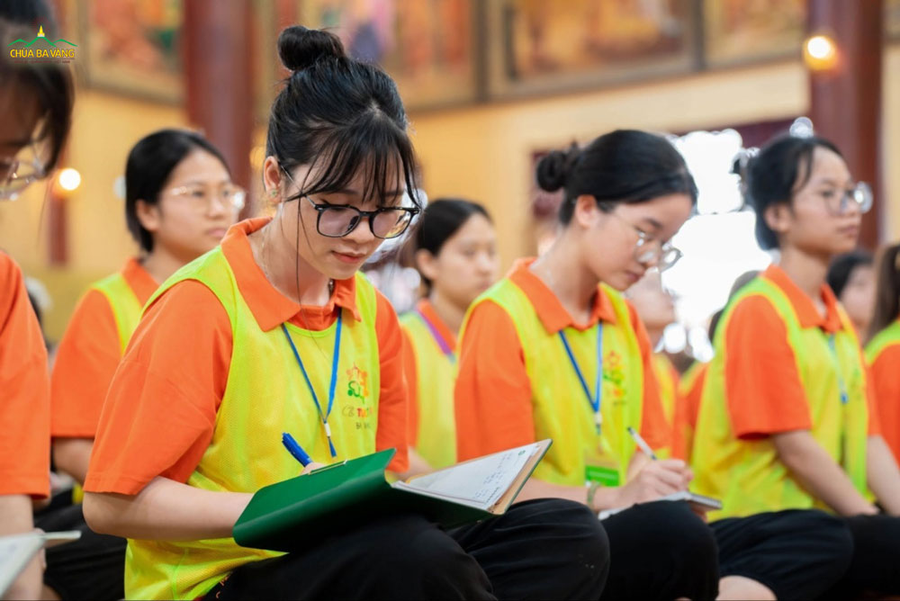 Văn tuệ sẽ giúp chúng ta khai mở trí tuệ và chỉnh sửa tâm ý (ảnh minh họa)