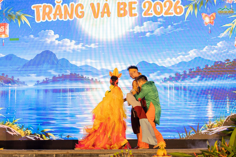 Chào mừng hai anh em trong sự tích cây khế cùng chú chim phượng hoàng đã vượt không gian và thời gian đến chung vui với đêm hội trăng rằm