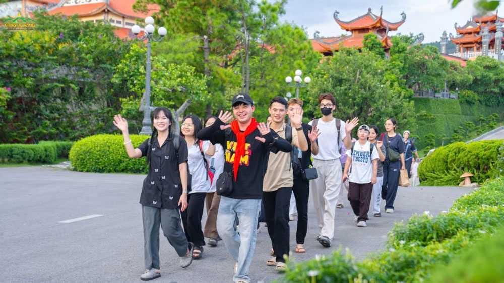 Chúng ta hãy chủ động chọn ở gần nơi thanh vắng để bảo vệ thiện tâm trong sáng của mình (ảnh minh họa)