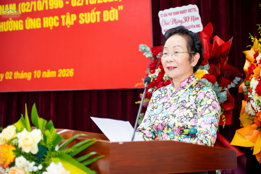 GS.TS Nguyễn Thị Doan - Nguyên Ủy viên Ban Chấp hành Trung ương Đảng, nguyên Phó Chủ tịch nước, Chủ tịch Hội Khuyến học Việt Nam phát biểu tại buổi gặp mặt