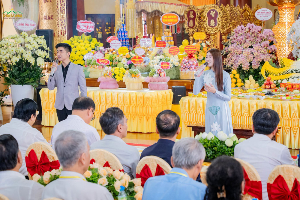 Để cảm niệm ân đức và tôn vinh công hạnh của Đức Tổ Sư, ca sĩ Việt Khoa và Lê Ngân thành kính dâng cúng dường Tổ Sư qua nhạc phẩm “Tán dương Thiền Sư Tuệ Bích Phổ Giác”